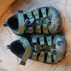 Keens toddler size 9